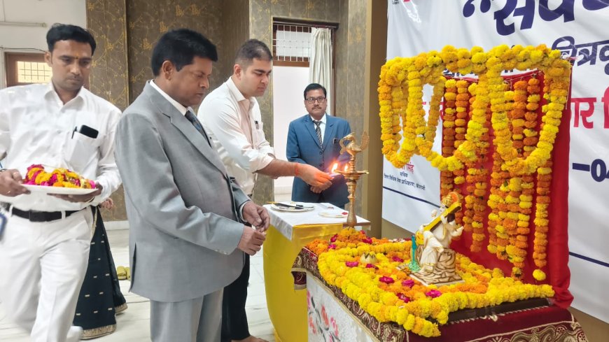 कौशांबी में विधिक जागरूकता की पहल: अधिकार मित्रों को दिया गया विशेष प्रशिक्षण, उत्कृष्ट कार्यकर्ताओं का सम्मान