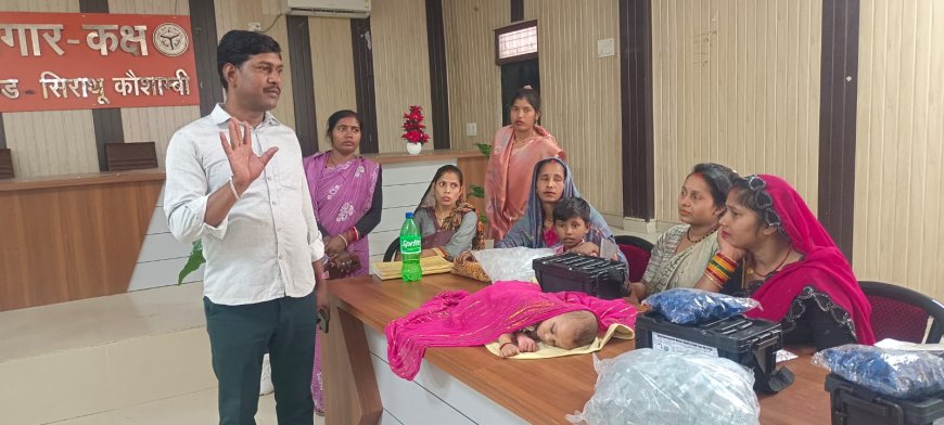 कौशांबी में जल सखियों का विरोध: 5 साल से काम, लेकिन एक रुपया भी नहीं मिला मानदेय