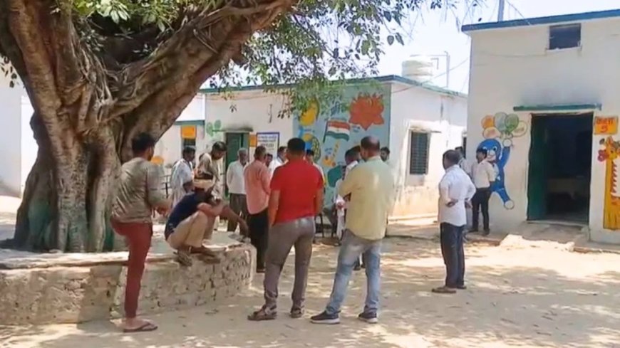 स्कूल नहीं जाएंगे वरना सर मारेंगे… 150 बच्चों ने एक साथ की स्कूल जाने से किया मना, जांच के लिए टीम गठित