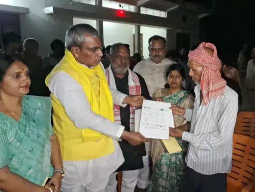 गाजीपुर में युवती की मौत के बाद सियासत तेज, मंत्री ओपी राजभर ने परिवार से की मुलाकात