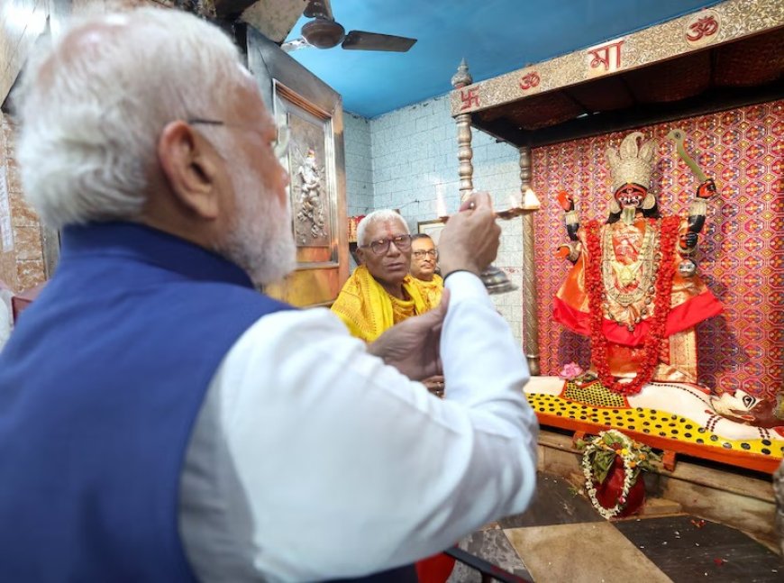 बंगाल चुनाव में 4 घंटे और 2 बड़ी घटनाएं… एक तरफ पीएम मोदी का मंदिर दौरा, दूसरी तरफ ममता के बयान पर मचा बवाल, क्या पलट जाएगा गेम?