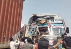 कौशाम्बी में तेज रफ्तार ट्रक की टक्कर, खड़े कंटेनर से भिड़ंत में चालक और क्लीनर फंसे
