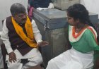 बिना हाथों के पैरों से लिखकर शिवानी ने पास की इंटर परीक्षा, 60% अंक लाकर बनी प्रेरणा