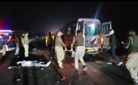 फतेहपुर में भीषण सड़क हादसा, डंपर की टक्कर से दो युवकों की मौत, एक गंभीर