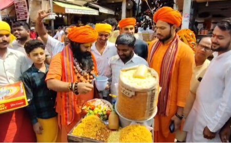 पश्चिम बंगाल में भाजपा की जीत पर अयोध्या में जश्न, मंदिरों में पटाखे और लड्डू बांटकर मनाई खुशी