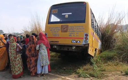 कौशांबी में तेज रफ्तार स्कूल बस का कहर, बाइक सवार की मौके पर मौत, चालक फरार