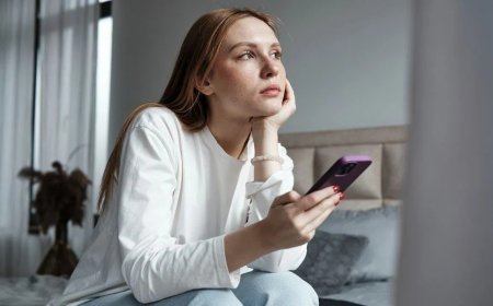 डिजिटल डिटॉक्स: मोबाइल की लत से छुटकारा पाने और मानसिक सेहत सुधारने का आसान तरीका