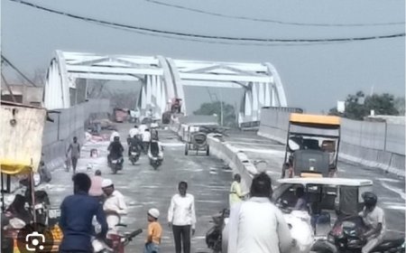 ओवरब्रिज पर ब्रेकर न होने से बढ़ा हादसों का खतरा, स्थानीय लोगों ने उठाई सुरक्षा की मांग
