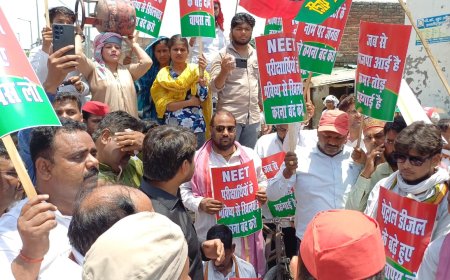 सिर पर गैस सिलेंडर, ठेले पर बाइक लेकर सपा का प्रदर्शन; महंगाई और NEET पेपर लीक पर सरकार को घेरा