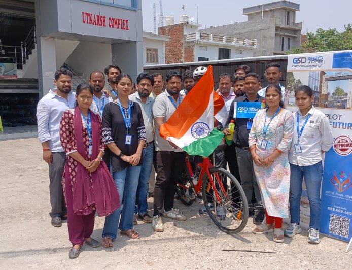 कारगिल शहीदों को समर्पित 3000 किमी यात्रा: अयोध्या पहुंचे युवा साइक्लिस्ट शिवम्, बनाया विश्व रिकॉर्ड का लक्ष्य