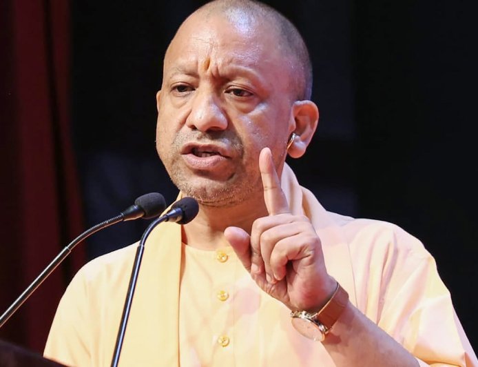 यूपी में तबादला एक्सप्रेस तेज… 38 आईएएस अफसर बदले, कई जिलों में नए डीएम तैनात