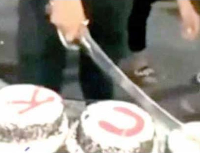 हाईवे पर तलवार से केक काटकर मनाया जन्मदिन, वीडियो वायरल होने पर पुलिस की बड़ी कार्रवाई