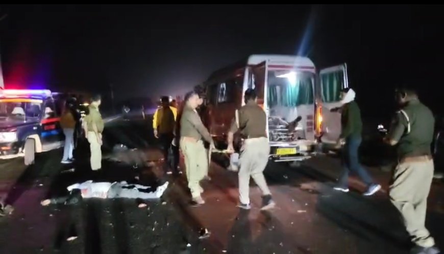 फतेहपुर में भीषण सड़क हादसा, डंपर की टक्कर से दो युवकों की मौत, एक गंभीर