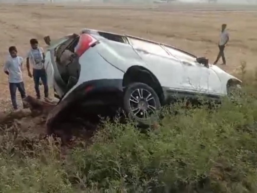 फतेहपुर में दर्दनाक हादसा, बारात से लौट रही कार खंती में गिरी, दो की मौत
