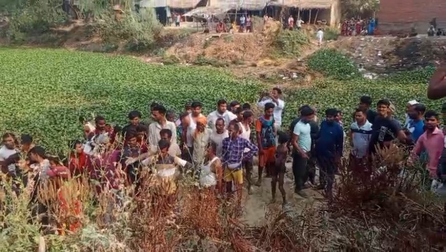 कौशांबी में बड़ा हादसा: तालाब किनारे मिट्टी ढहने से मां-बेटी समेत तीन की मौत, कई महिलाएं गंभीर