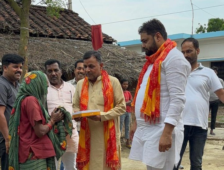 बंगाल जीत का जश्न: भाजपा नेताओं ने बस्तियों में पहुंचकर बांटी मिठाई, लोगों से किया सीधा संवाद