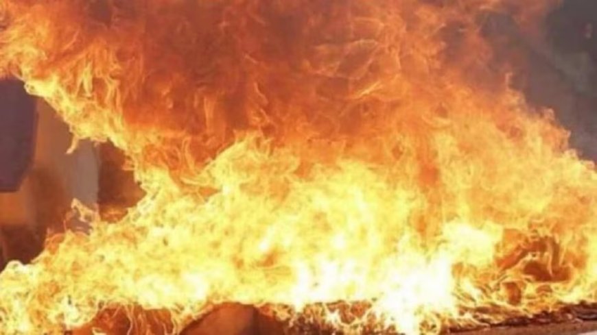 कौशांबी में CMO ऑफिस के पीछे भीषण आग, तीन एम्बुलेंस जलने से मचा हड़कंप