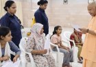 जनता दर्शन में बच्ची की गुहार सुनते ही भावुक हुए सीएम योगी… BTech पढ़ने का सपना पूरा करने का दिया भरोसा