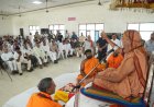 "गाय को माता नहीं मानने वाली सरकार को हटाना होगा", मुरादाबाद में शंकराचार्य का बड़ा हमला, योगी सरकार पर उठाए सवाल
