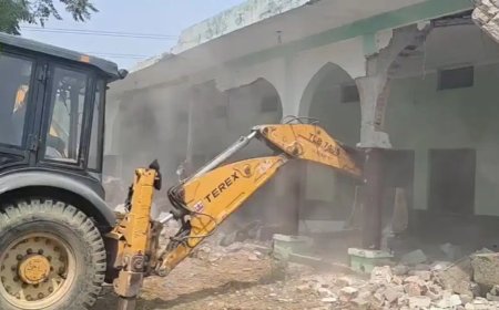 24 करोड़ की जमीन पर बना था मदरसा… 5 बुलडोजर चले, 2 घंटे में जमींदोज; अब फंडिंग की भी होगी जांच