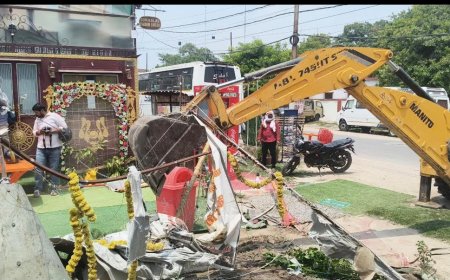 अयोध्या में करोड़ों की सरकारी जमीन पर चला प्रशासन का बुलडोजर, पट्टा खत्म होने के बाद भी चल रहा था कारोबार, एक दर्जन से ज्यादा अवैध कब्जे हटाकर प्रशासन ने वापस ली नजूल भूमि