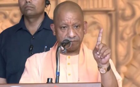 भारत की धरती धर्मशाला नहीं बनेगी... राम कथा मंच से CM योगी का बड़ा संदेश, लव जिहाद और राम मंदिर पर भी खुलकर बोले