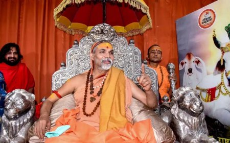 एटा पहुंची अविमुक्तेश्वरानंद की गविष्ठि यात्रा, सपा कार्यकर्ताओं ने गर्मजोशी से किया स्वागत, बोले- जो खुद को गौ रक्षक कहते हैं, वही उसकी दुर्दशा के जिम्मेदार