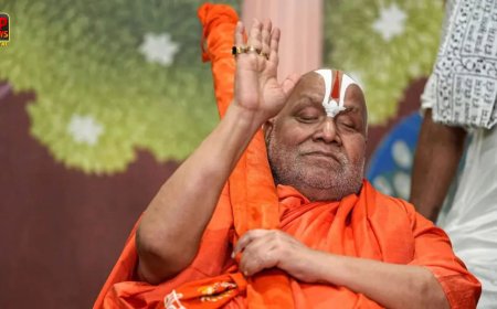 'हिंदू बच्चे हनुमान चालीसा भी नहीं जानते' अलीगढ़ में बोले रामभद्राचार्य, 6 महीने 23 दिन के एकांतवास का भी किया ऐलान