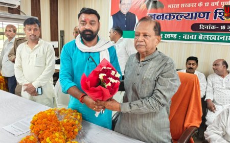 पूर्व मंत्री के स्वागत मंच पर दिखे जिला बदर ब्लॉक प्रमुख, प्रतापगढ़ DM ने लिया बड़ा एक्शन, 8 गंभीर मुकदमों के बीच 6 महीने तक प्रतापगढ़ में एंट्री बैन