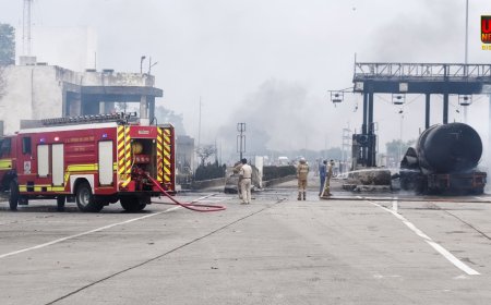 कौशांबी टोल प्लाजा पर LPG टैंकर बना आग का गोला, ड्राइवर का मिला कंकाल, कई टोल कर्मचारी लड़ रहे जिंदगी की जंग 