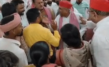 'तमीज से बात करना...' बांदा में सपा की बैठक में महिला सांसद और विधायक के बीच हुई तीखी नोंकझोंक, सांसद पति बोले- अखिलेश यादव से  करेंगे शिकायत