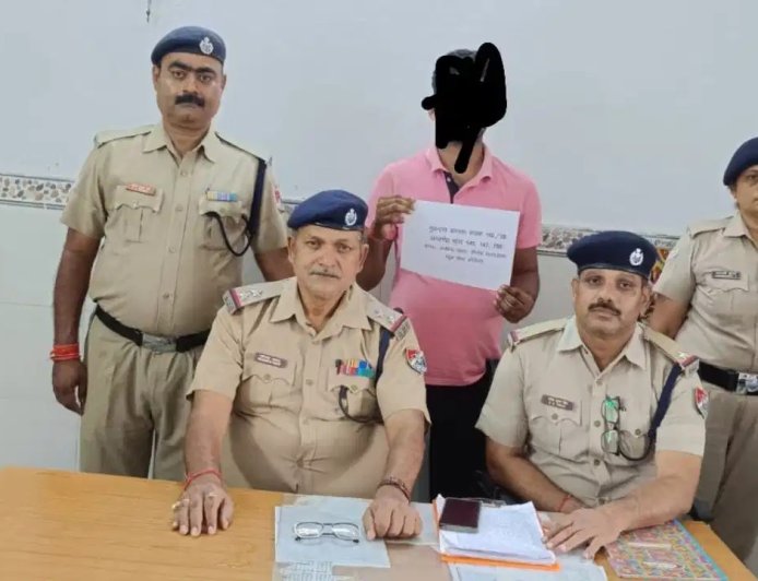 फेमस होने के चक्कर में रेल इंजन के केबिन में घुसा युवक, शर्टलेस बनाता रहा रील, वीडियो वायरल होते ही हुई गिरफ्तारी