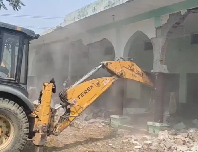 24 करोड़ की जमीन पर बना था मदरसा… 5 बुलडोजर चले, 2 घंटे में जमींदोज; अब फंडिंग की भी होगी जांच