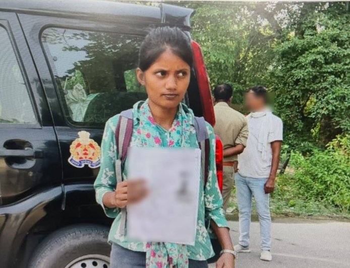 यूपी पुलिस भर्ती की छूटने वाली थी परीक्षा, तभी मददगार बनी यूपी-112, 32 किमी दूर पहुंचाकर पुलिस ने की युवती की मदद 