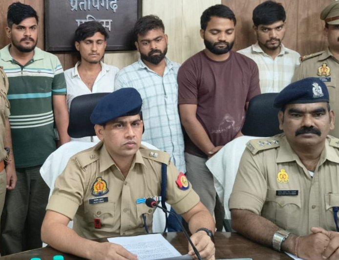 प्रतापगढ़ में पुलिस ने रोकी अर्टिगा, फिर जो मिला उसने सबको चौंकाया, जानिए नशे के कारोबार का कैसे हुआ सफाया...