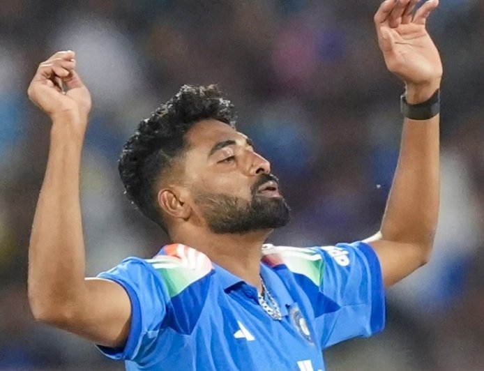 Team India को बड़ा झटका… इंग्लैंड-आयरलैंड दौरे से बाहर हुए मोहम्मद सिराज, अचानक इस खिलाड़ी की हुई एंट्री
