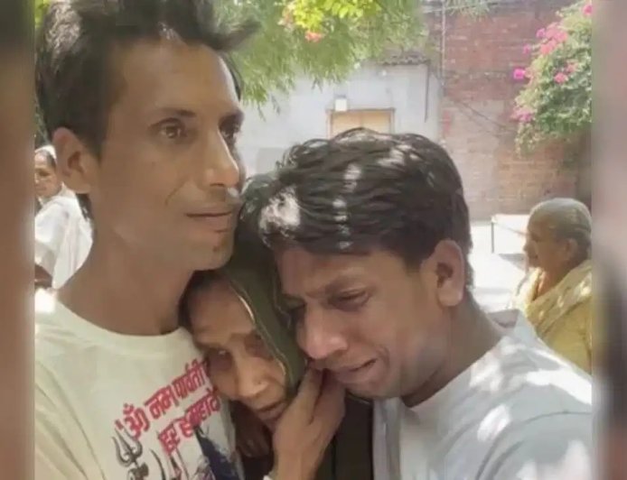 12 साल पहले जिस मां को मान लिया था मृत... अचानक वीडियो कॉल पर मिली जिंदा , बेटों की आंखों से छलक पड़े आंसू