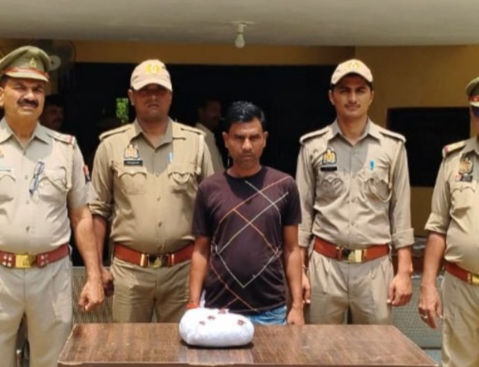 नशे के कारोबार पर अमेठी पुलिस का वार, एक किलो से ज्यादा गांजे के साथ युवक को किया गिरफ्तार, मुखबिर की सूचना पर हुई कार्रवाई  