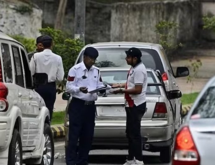 UP में माफ हुए ई-चालानों पर फिर होगी कार्रवाई? 4 लाख वाहन मालिकों की बढ़ सकती है परेशानी
