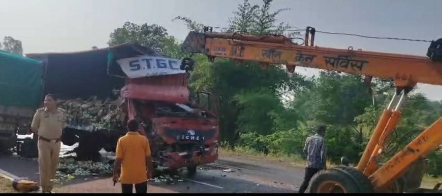 अमेठी में हाईवे पर मौत बनकर आई आमने-सामने की टक्कर, शराब लदी डीसीएम के उड़ गए परखच्चे, 26 वर्षीय चालक की मौके पर मौत