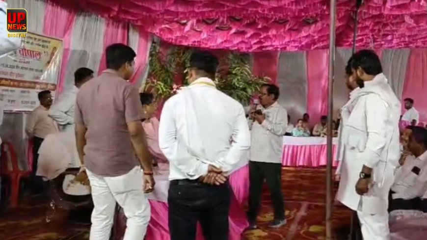 'स्कूल की तुलना कुकुरमुत्ते से...' चौपाल में अधिकारी के बयान पर गरमाया माहौल, प्रतापगढ़ में BDO ने मांगी ग्रामीणों से माफी 