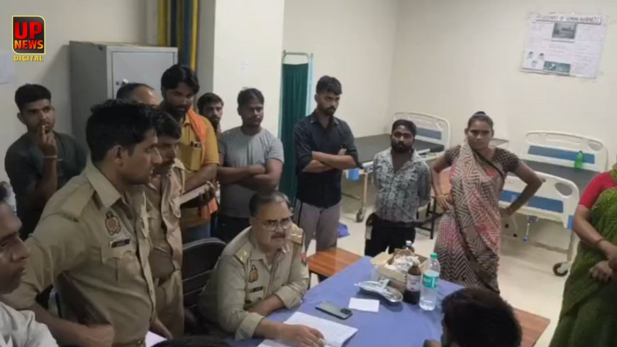 एटा में महिला ने मेडिकल कॉलेज कर्मचारी को सबके सामने चप्पलों से पीटा, कूलर में पानी भरने के दौरान हुई गलतफहमी ने लिया विवाद का रूप, मचा हंगामा