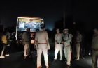 एटा में सड़क किनारे खड़ी रोडवेज बस में कंटेनर घुसा, 5 यात्रियों की मौत, 12 हुए घायल, बस खराब होने पर नीचे उतरे थे यात्री