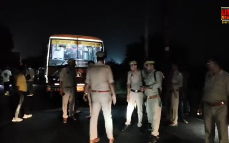 एटा में सड़क किनारे खड़ी रोडवेज बस में कंटेनर घुसा, 5 यात्रियों की मौत, 12 हुए घायल, बस खराब होने पर नीचे उतरे थे यात्री