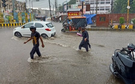 यूपी के कई जिलों में भारी बारिश का कहर, जलभराव के बीच इस जिले में 12वीं तक के स्कूल बंद, यूपी के 75 जिलों में अलर्ट