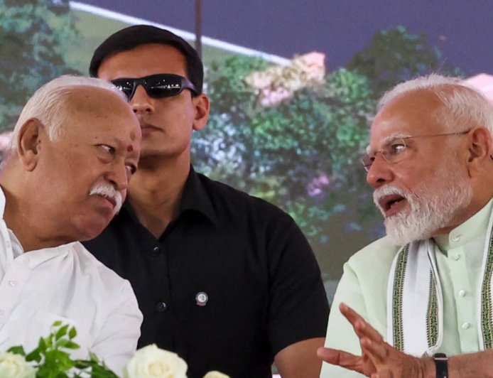 राम मंदिर चढ़ावा विवाद के बीच RSS की एंट्री! चीफ मोहन भागवत तक पहुंची रिपोर्ट, 6 जुलाई की बैठक में ट्रस्ट में हो सकते हैं बड़े बदलाव