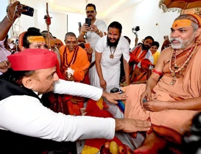  ‘सांचा नहीं पूरा ढांचा बदलना होगा’ शंकराचार्य से लखनऊ में मिले अखिलेश,  राम मंदिर मामले को बताया महापाप
