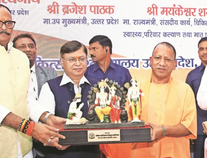 'गड़बड़ करने वालों को मुस्कुराने की जरूरत नहीं', ब्रह्मोस का जिक्र कर लखनऊ में गरजे ब्रजेश पाठक, KGMU से बोले- कंप्यूटर से सेट होगा निशाना