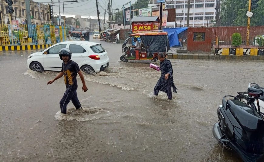 यूपी के कई जिलों में भारी बारिश का कहर, जलभराव के बीच इस जिले में 12वीं तक के स्कूल बंद, यूपी के 75 जिलों में अलर्ट