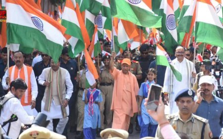 लखनऊ में तिरंगा लेकर 2 किमी पैदल चले सीएम योगी, यात्रा में 30 हजार लोग हुए शामिल, सीएम बोले-  राष्ट्रगीत और राष्ट्रगान का अपमान नहीं चलेगा